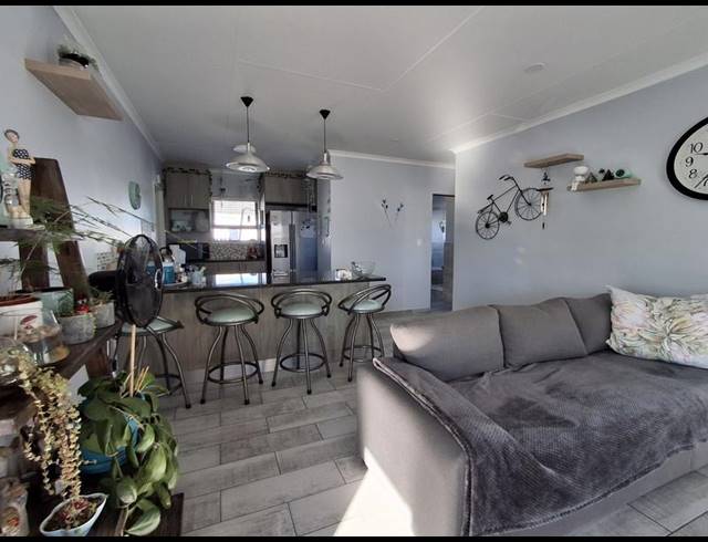 3 BEDROOM HOUSE FOR SALE IN GOLDEN MILE